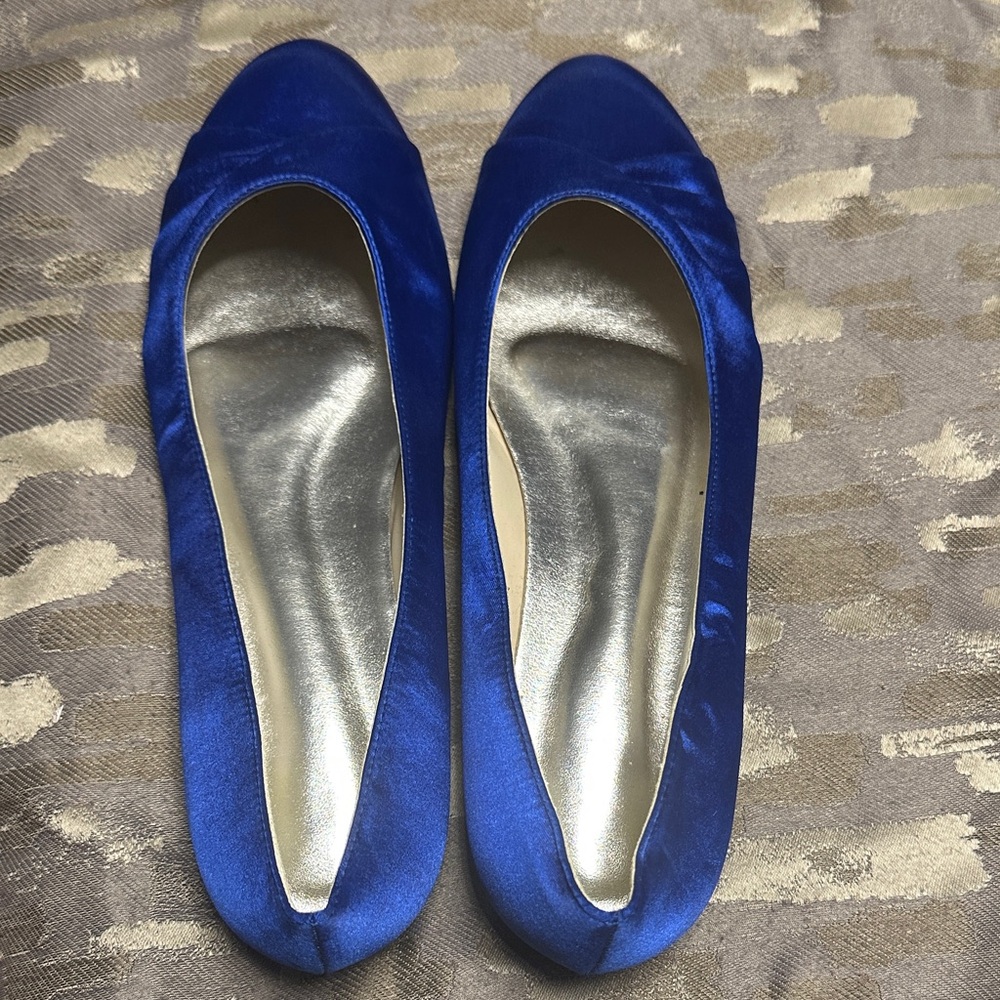 Elegant Blue Satin Women's Shoes - Picture 2 of 4